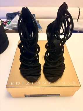 Giuseppe Zanotti Black Strappy Strappy Sandals Size 38